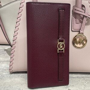 Michael Kors Reed Large Bifold Pebbled Leather Snap Wallet Card Case 
Oxblood